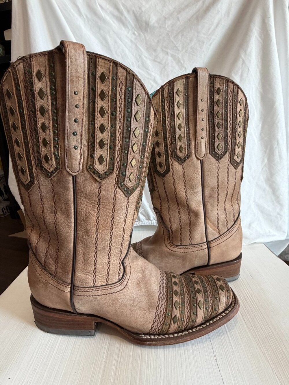 Corral Vintage Women’s 7M Tan Studded Western Cowboy Boots C2291